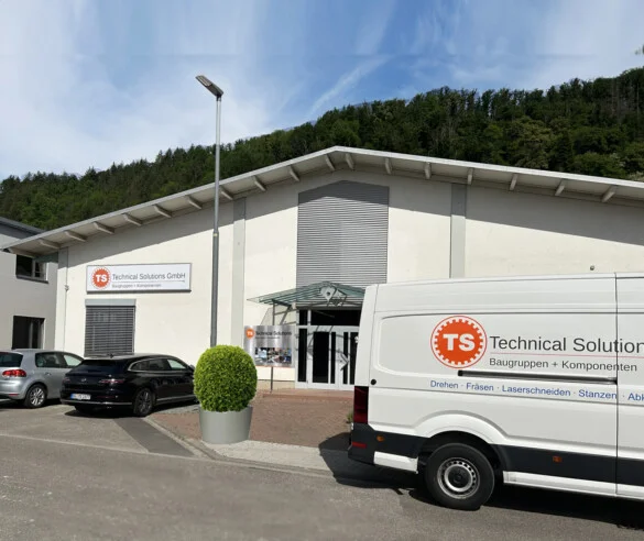 Firmensitz TS Technical Solutions GmbH Außenansicht des Firmengebäudes von TS Technical Solutions GmbH mit Firmenfahrzeug auf dem Parkplatz